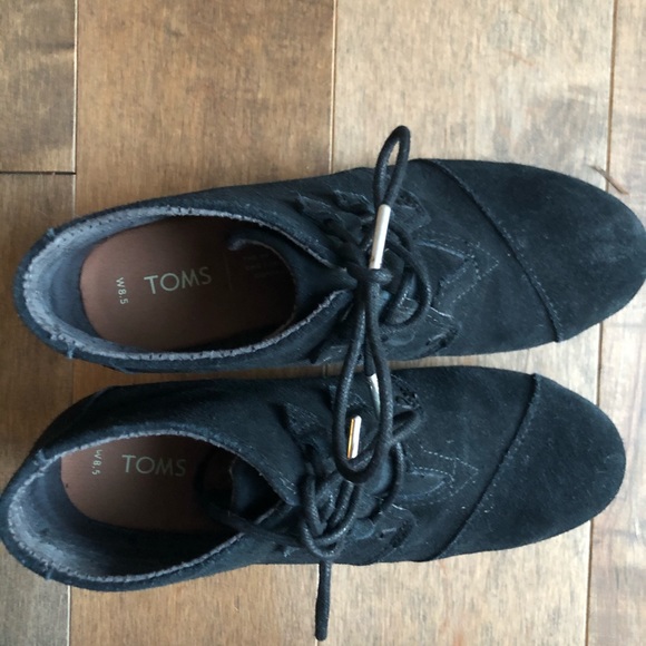 Tom’s Black Suede Kala Booties - Picture 2 of 6